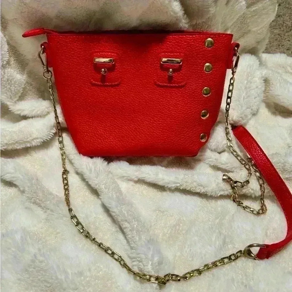 Cute small red faux leather  purse - Picture 2 of 8